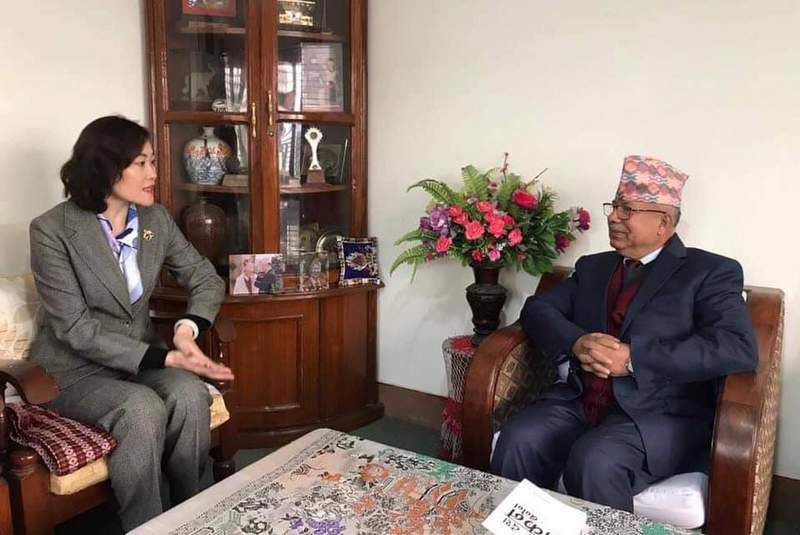 माधव नेपाल र चिनियाँ राजदूतबीच भेटवार्ता